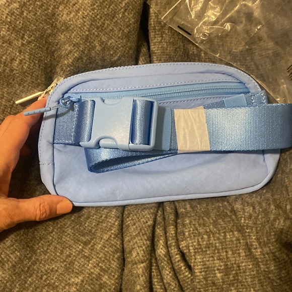 LULULEMON AERO BLUE 1L BELT BAG - Picture 8 of 12
